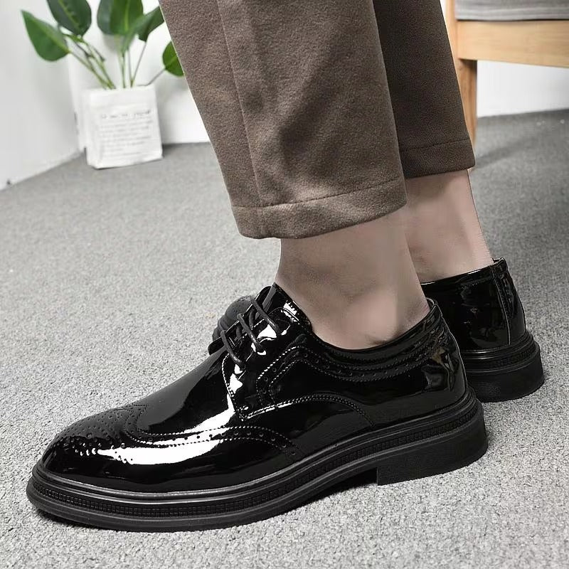 【メンズ】フォーマル レースアップ シューズ、スタイリッシュ カジュアル シューズ、ストリートウェアに最適。ラウンドトゥとソールが特徴。オールシーズン対応。ハイキング、アウトドアアクティビティ、普段使いに最適。