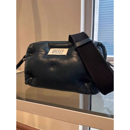 レディース本革風ナイロンクロスボディバッグ - 2024年新作パッド入りピローストラップ付きパース、リストストラップ、ゴールドトーンバックルクロージャー、ホワイト＆ブラックミニマリストデザイン - 手洗い可能なシープスキンテクスチャーハンドバッグ、日常使い＆特別な日に最適