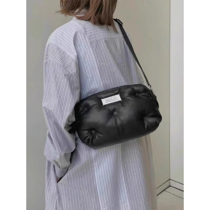 レディース本革風ナイロンクロスボディバッグ - 2024年新作パッド入りピローストラップ付きパース、リストストラップ、ゴールドトーンバックルクロージャー、ホワイト＆ブラックミニマリストデザイン - 手洗い可能なシープスキンテクスチャーハンドバッグ、日常使い＆特別な日に最適