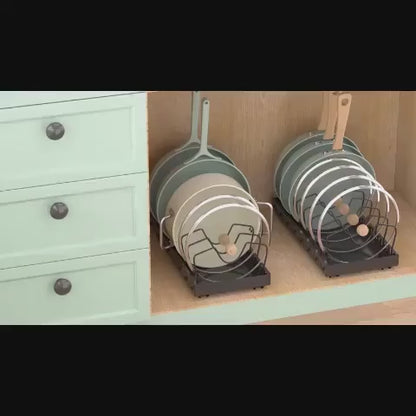 【2個セット】プルアウト式蓋ホルダー｜キッチンキャビネット下のアイアン製パンオーガナイザー、調理・ベーキング用調整可能なコンパートメント付き